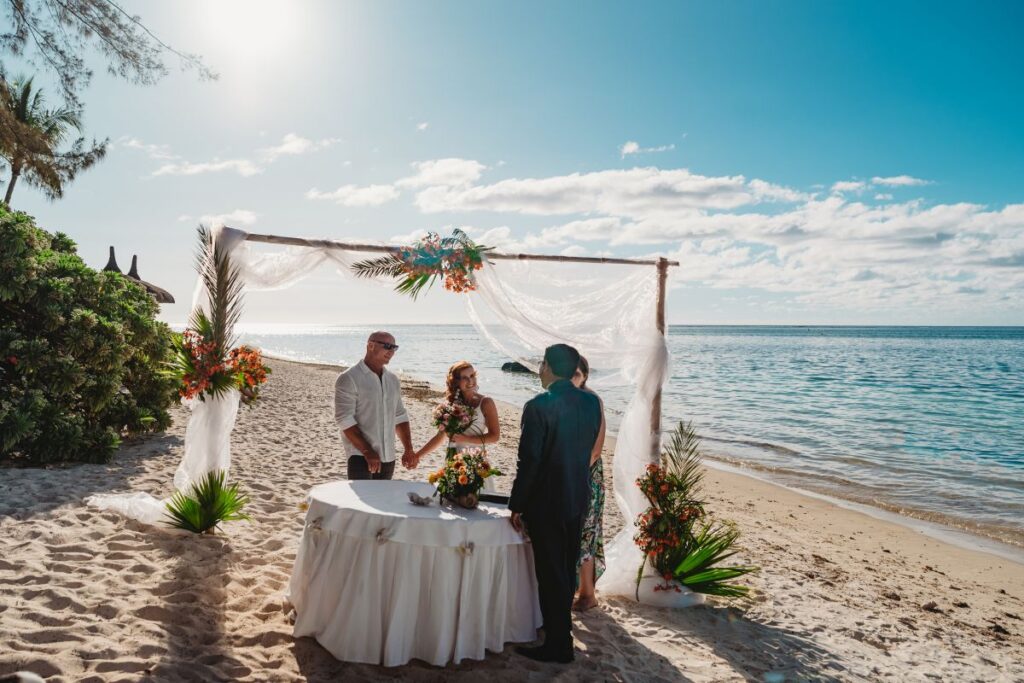ślub na plaży w hiszpanii